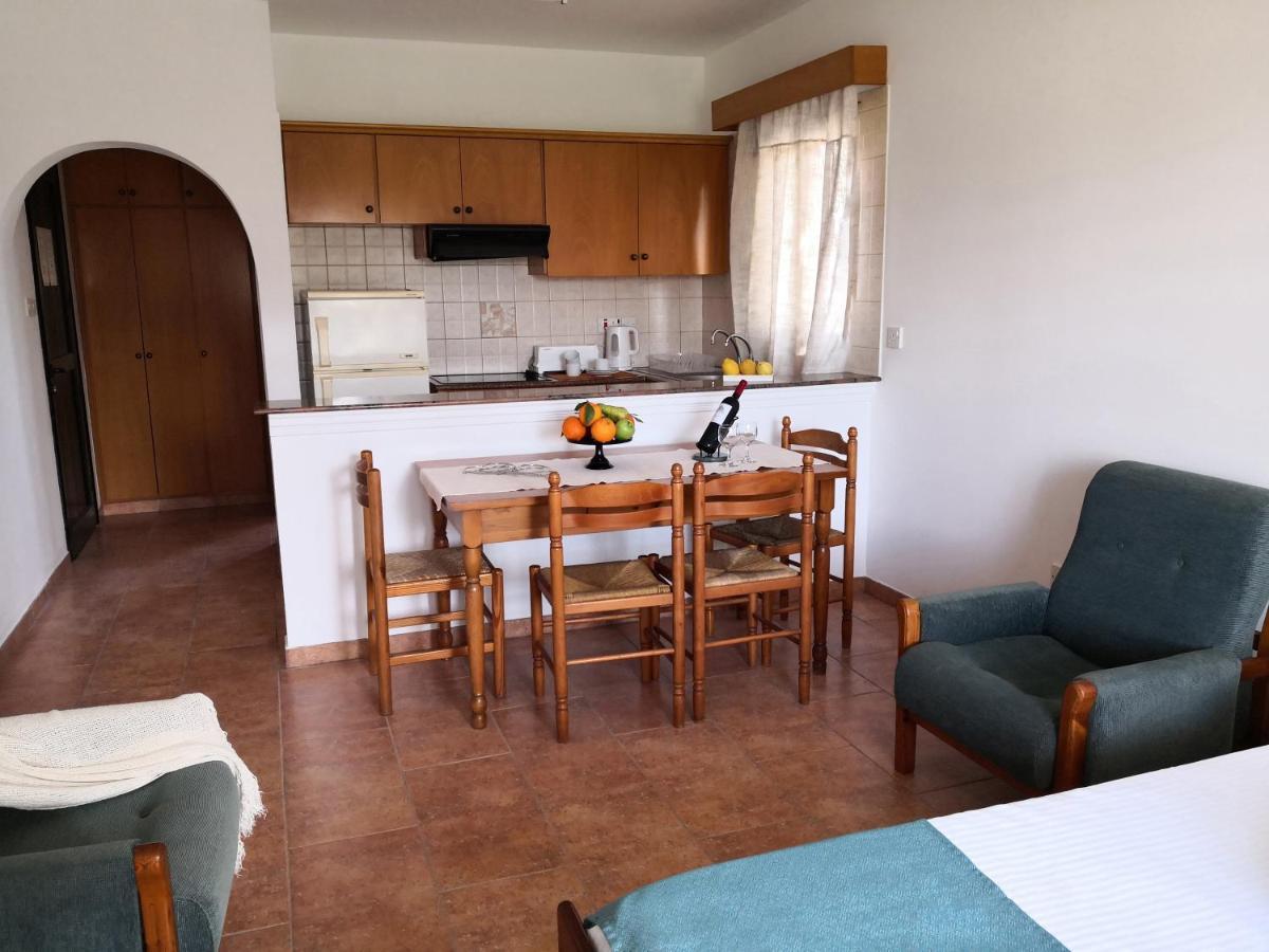 Seashell Apartments Paphos Esterno foto