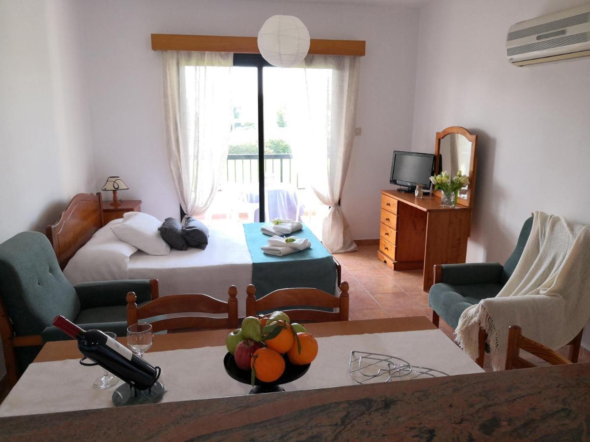 Seashell Apartments Paphos Esterno foto
